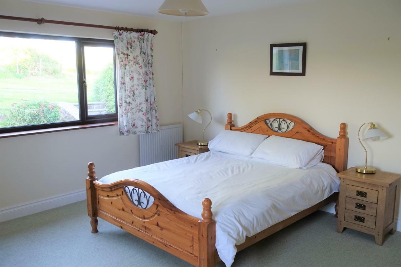 Tyddyn Crwn Country-House Apartments Beaumaris Kültér fotó